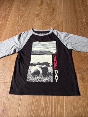 The Children’s Place Football Black Tee with Gray Neckline and Sleeves, size 5/6